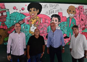 Presidente Luiz Paredes acompanha vice-prefeito em colégio na Mangueira