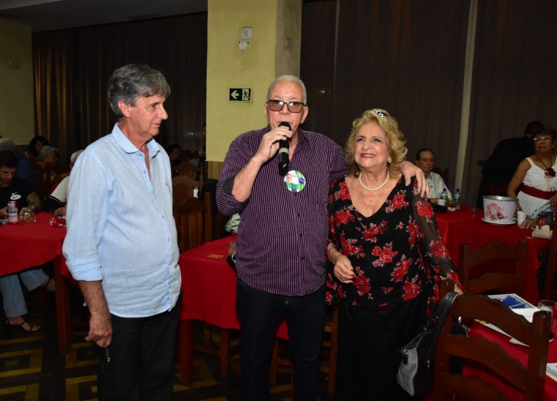 Diretora social do Club Municipal, Bela Bádua é homenageada no baile do bicentenário