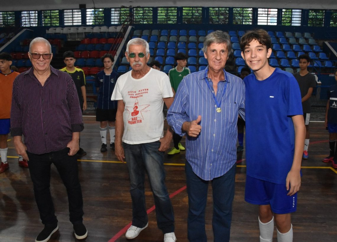 Futsal do Municipal homenageia Presidente e Vice